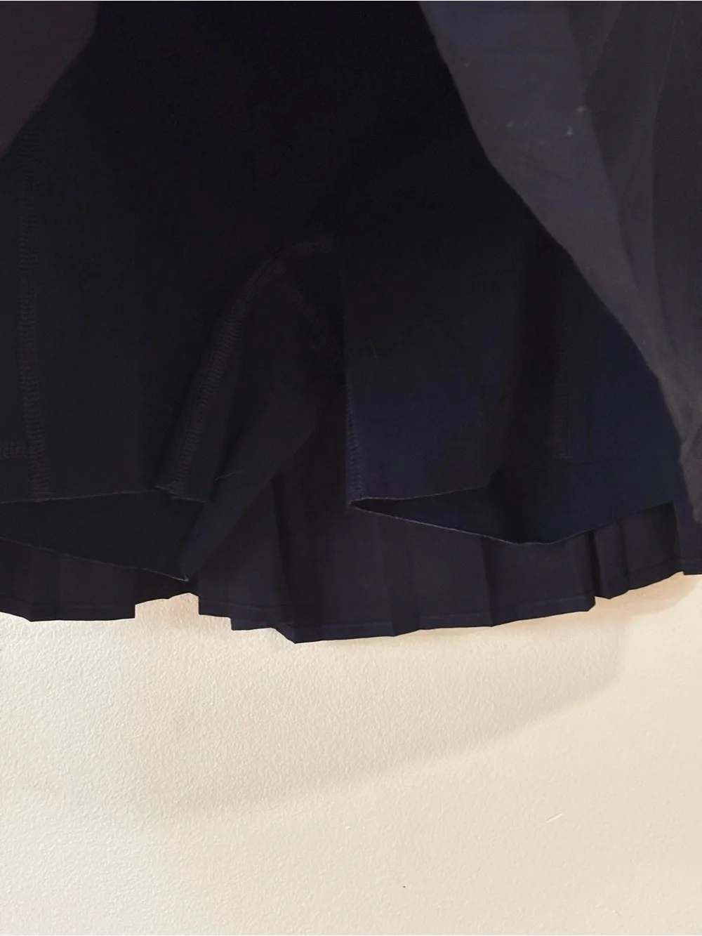 SPANX: THE GET MOVING PLEATED SKORT, 14" - VERY BLACK - Picture 9 of 11